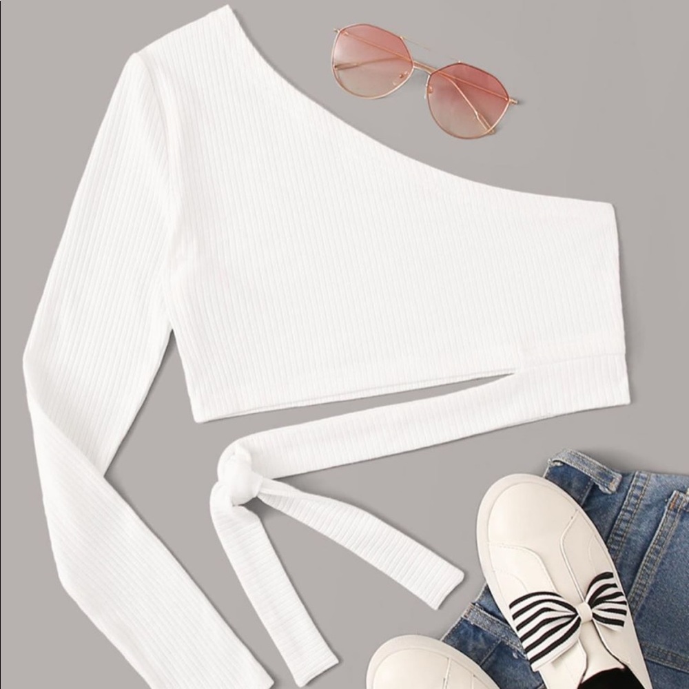One sleeve crop top